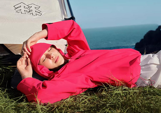 可隆2026新款女士2L短款防水冲锋衣上市