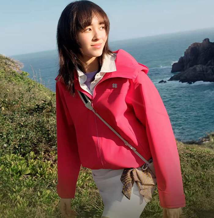 打破户外与日常壁垒！可隆2026新款女士2L短款冲锋衣发售图片1