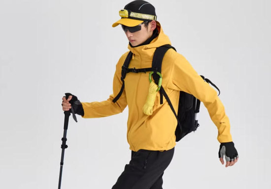 探路者「峰行」防风软壳衣解锁全天候出行自由