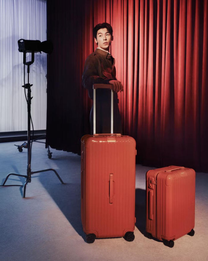 美到窒息！RIMOWA携手许光汉解锁马年广告大片，京剧元素 + 神仙新品直接封神！图片1