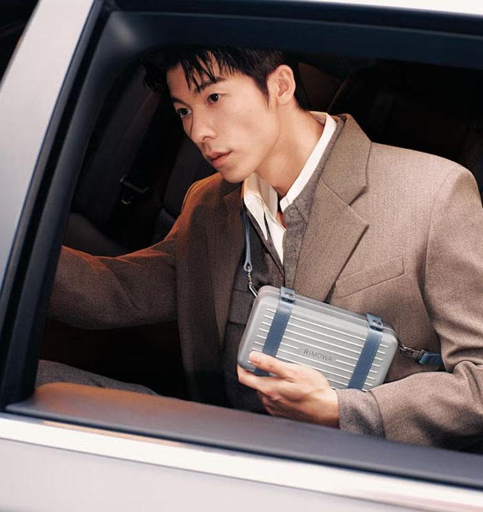美到窒息！RIMOWA携手许光汉解锁马年广告大片，京剧元素 + 神仙新品直接封神！图片2
