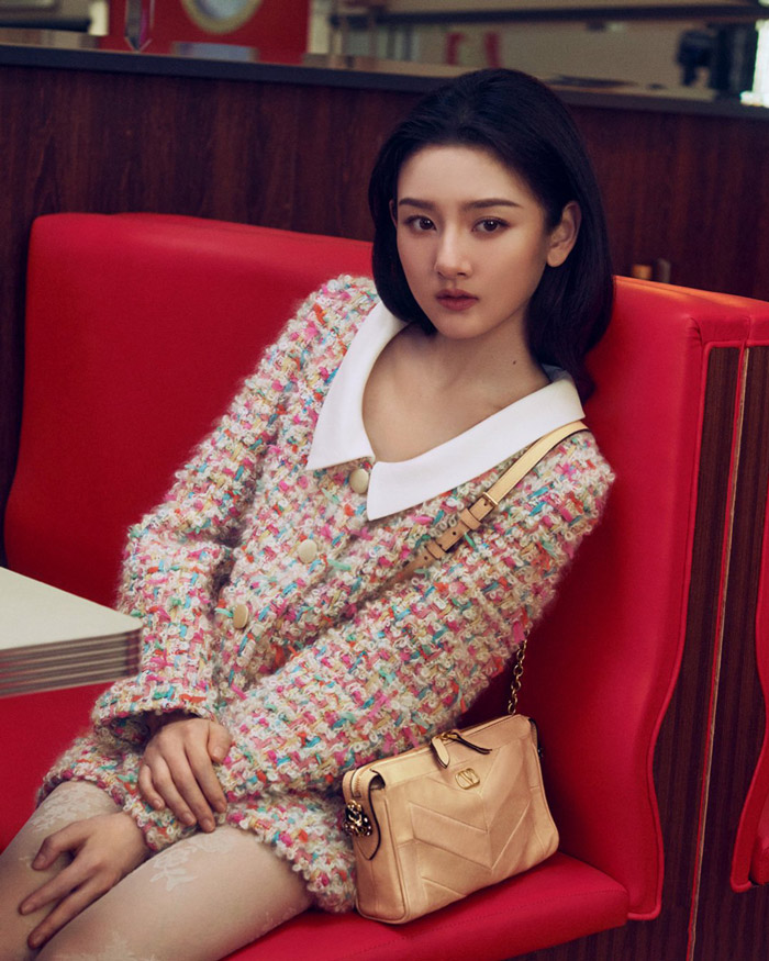 VALENTINO公布2026中国新年广告大片，宋祖儿演绎梦幻团圆美学图片1