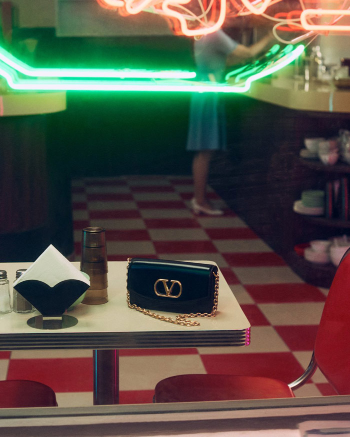 VALENTINO公布2026中国新年广告大片，宋祖儿演绎梦幻团圆美学图片7