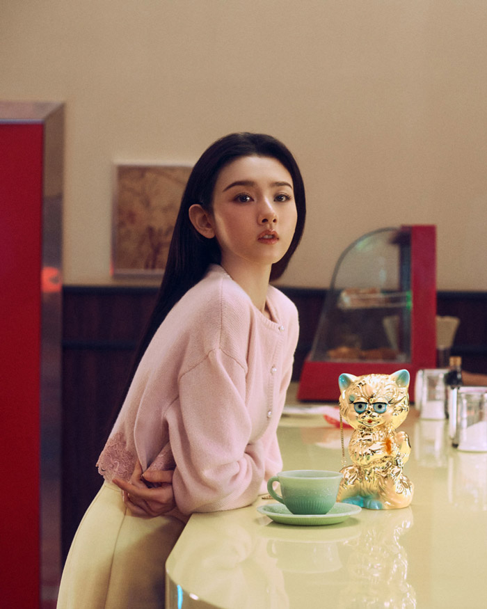 VALENTINO公布2026中国新年广告大片，宋祖儿演绎梦幻团圆美学图片3