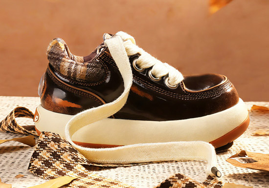 猫与沙发2026新款UFO系列厚底大头鞋发售