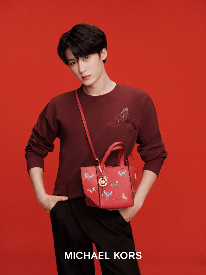 MICHAEL KORS 2026马年新包携檀健次、孟子义炸场图片