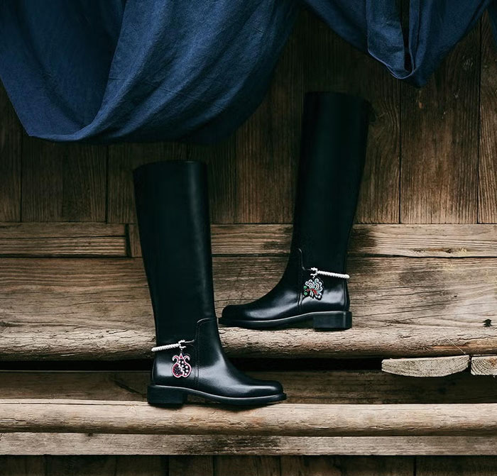 STUART WEITZMAN马年限定胶囊系列上线，奚梦瑶携非遗马尾绣美到犯规图片9