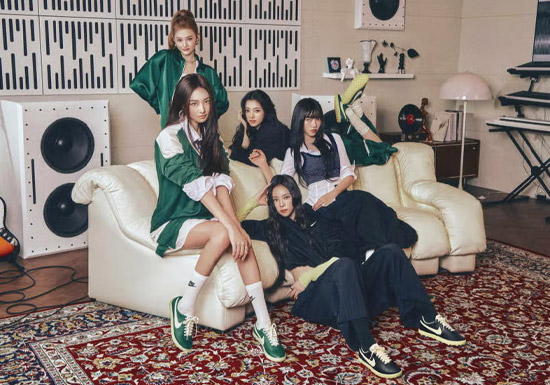 MEOVV演绎NIKE ASTROGRABBER薄底鞋广告大片