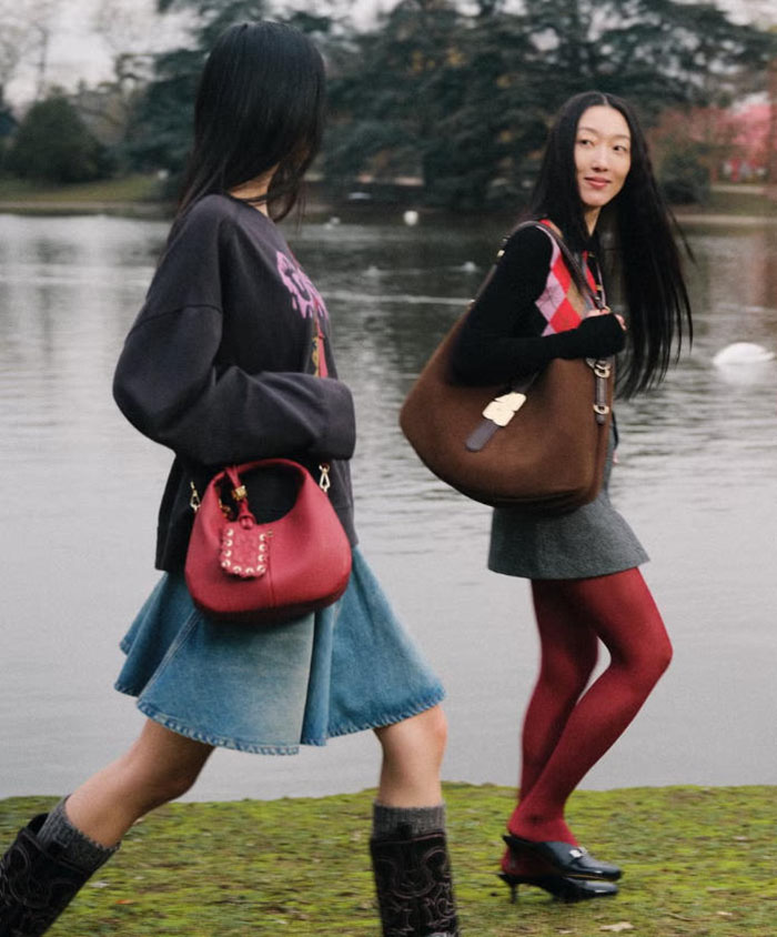 GANNI 2026马年系列重磅登场,承包你的节日穿搭与质感包袋图片1 GANNI 2026马年系列重磅登场,承包你的节日穿搭与质感包袋图片1