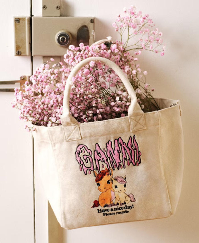 GANNI 2026马年系列重磅登场，承包你的节日穿搭与质感包袋图片8