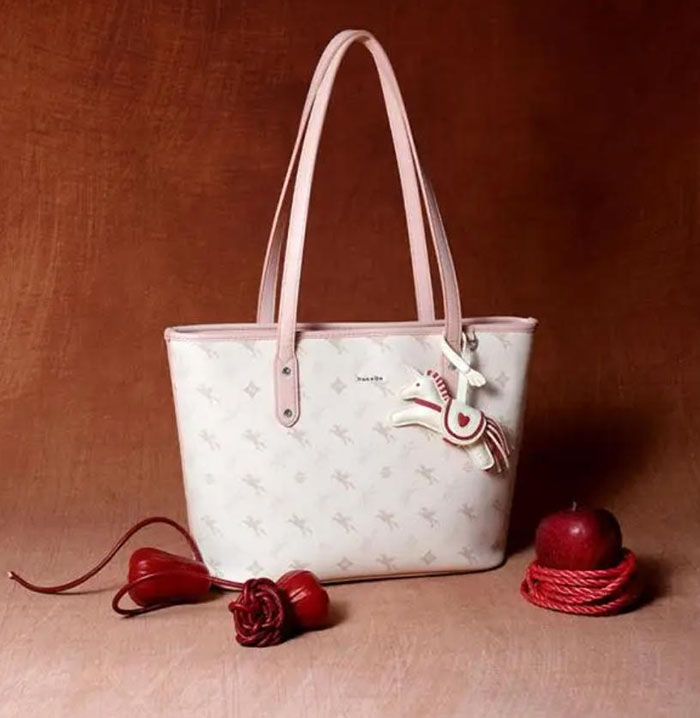 NUCELLE纽芝兰发布2026马年限定挂件及新年礼盒图片6