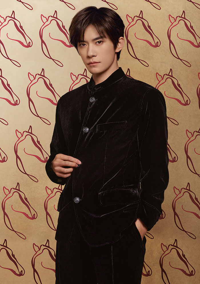 Emporio Armani 2026中国新年系列重磅来袭，易烊千玺、曾舜晞、白鹿演绎新春时髦范本图片1