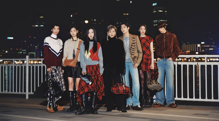 新春限定浪漫！McQueen 2026「骏时相聚」贺岁大片曝光图片