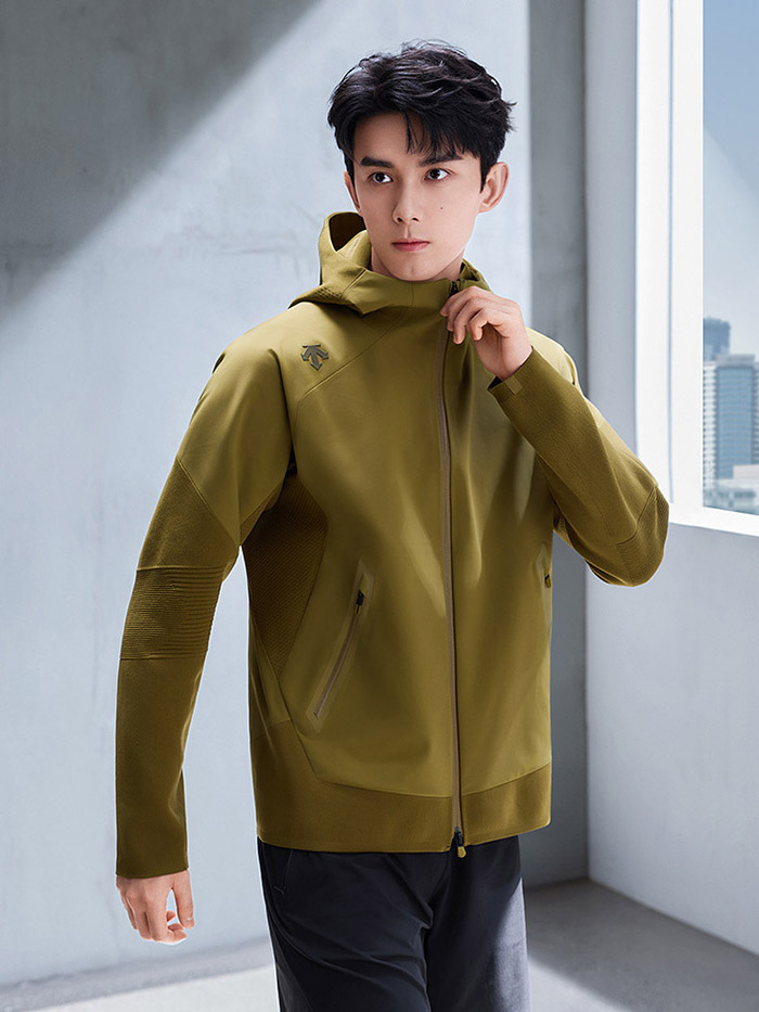 吴磊同款封神！迪桑特2026春季新款TRAINING外套，解锁全天候穿搭自由图片1