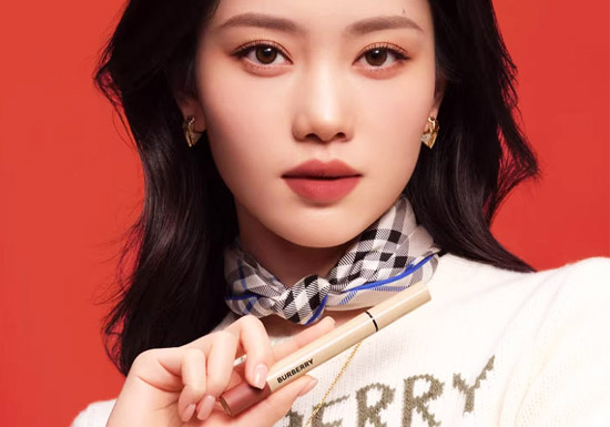 Burberry「博柏利」全新英伦小姐水雾液体唇膏笔上市
