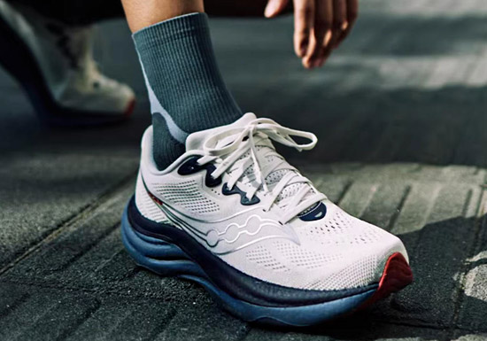 索康尼推出新款RIDE驭途19情侣款缓震慢跑鞋