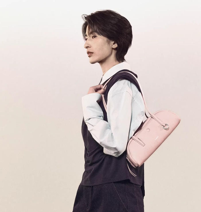 Songmont 2026新款循迹mini枕头包解锁春日穿搭新境图片1 Songmont 2026新款循迹mini枕头包解锁春日穿搭新境图片1