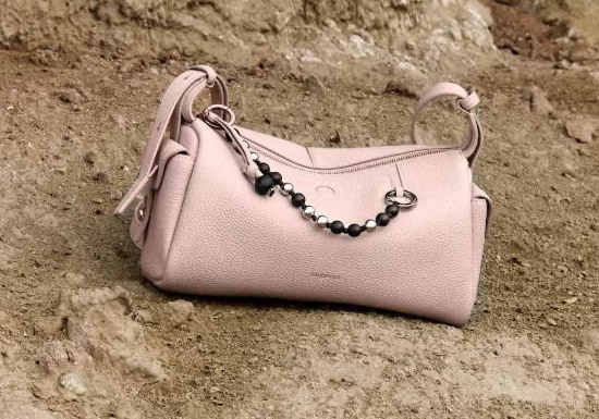 山下有松2026情人节限定循迹mini相机包上市