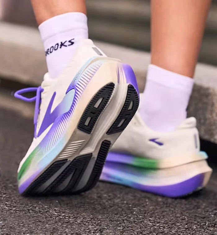 布鲁克斯窑变系列超级甘油2跑鞋 解锁春日奔跑新体验图片5 布鲁克斯窑变系列超级甘油2跑鞋 解锁春日奔跑新体验图片5