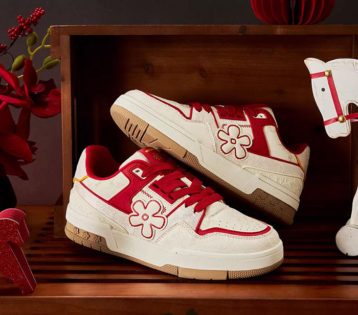 马年新春献礼：We flower发布「马上花生」马年限定板鞋图片