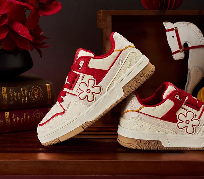 马年新春献礼：We flower发布「马上花生」马年限定板鞋图片2