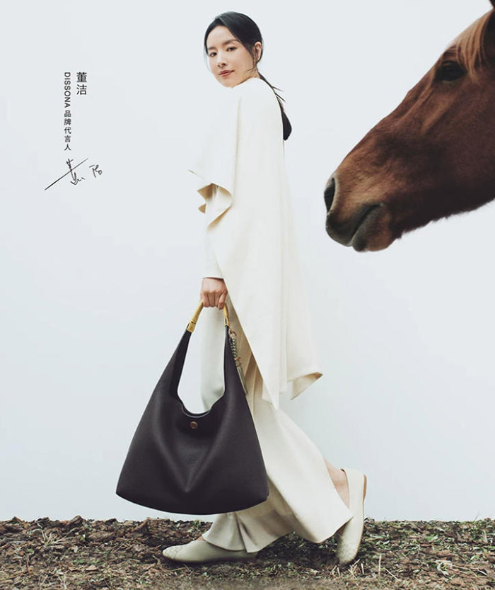 迪桑娜2026轻行编织HOBO包登场 董洁同款演绎自在从容美学图片