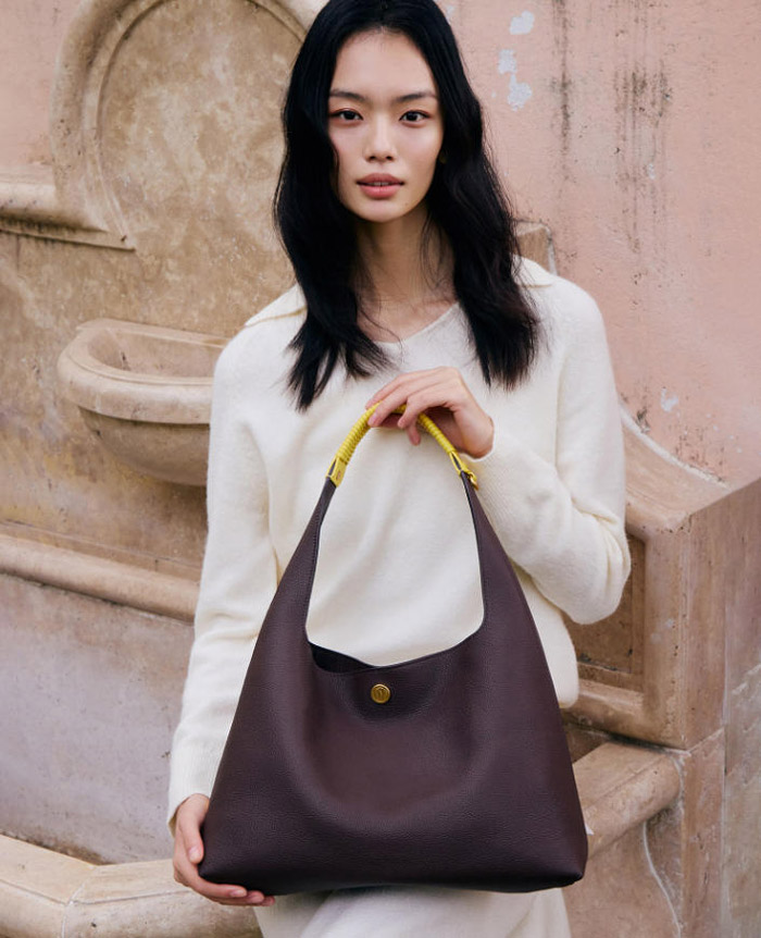 迪桑娜2026轻行编织HOBO包登场 董洁同款演绎自在从容美学图片2