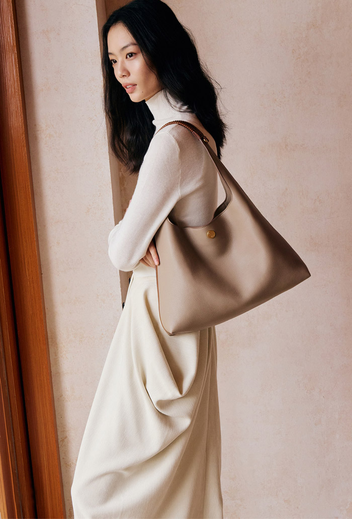 迪桑娜2026轻行编织HOBO包登场 董洁同款演绎自在从容美学图片4