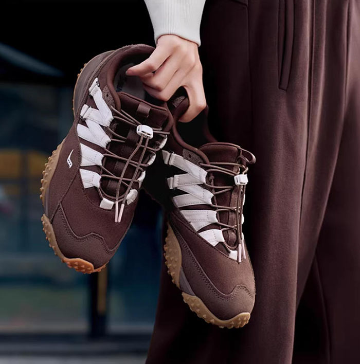 索康尼推出2026全新SURGE SPIKES 80S女款芭蕾运动鞋图片6 索康尼推出2026全新SURGE SPIKES 80S女款芭蕾运动鞋图片6