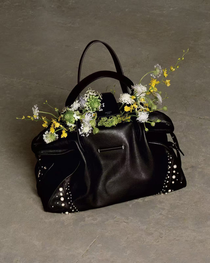 王一博诠释Jimmy Choo春季新品：BAR HOLDALL手袋图片4