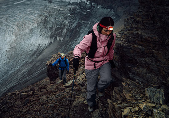 始祖鸟发布2026全新BETA SV硬壳夹克和硬壳裤