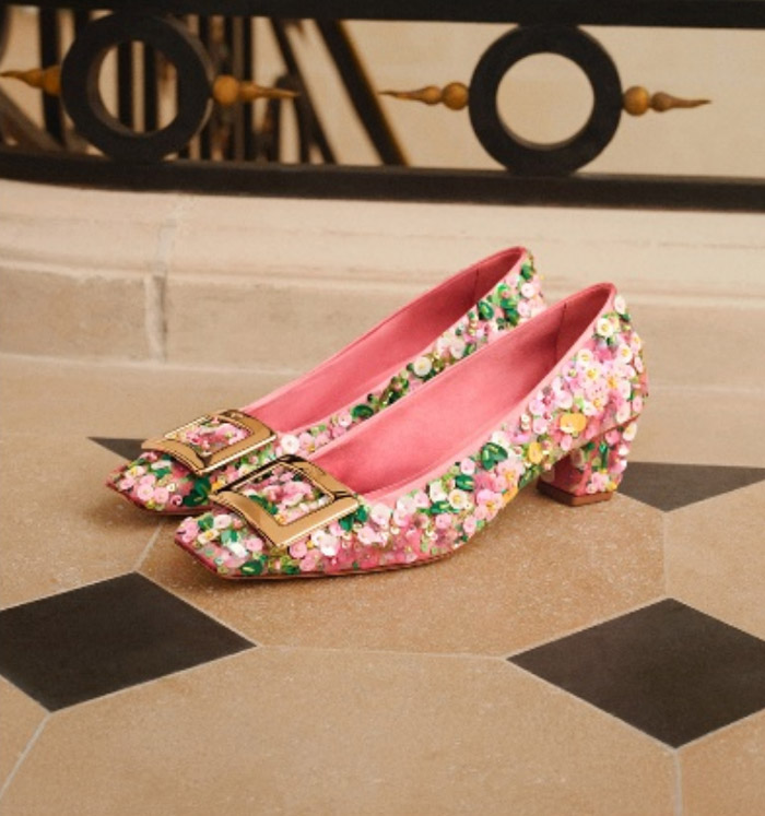 辛芷蕾携手ROGER VIVIER演绎2026春夏系列广告大片图片3