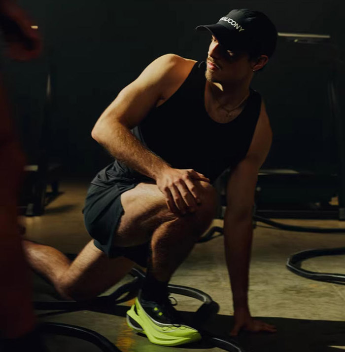 索康尼推出2026款啡鹏5碳板跑鞋解锁专业竞速新体验图片1