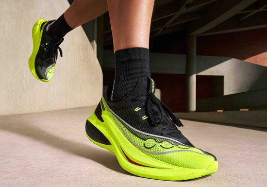 索康尼发布全新NDORPHIN PRO啡鹏5马拉松竞速碳板跑鞋