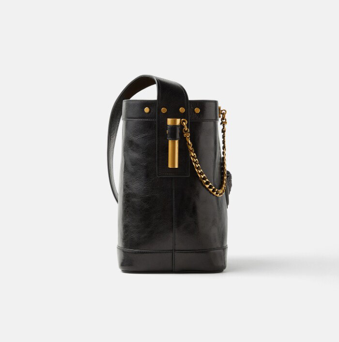 VERSACE范思哲2026全新PIVOT水桶包优雅上市 重塑经典诠释意式奢美图片3 VERSACE范思哲2026全新PIVOT水桶包优雅上市 重塑经典诠释意式奢美图片3