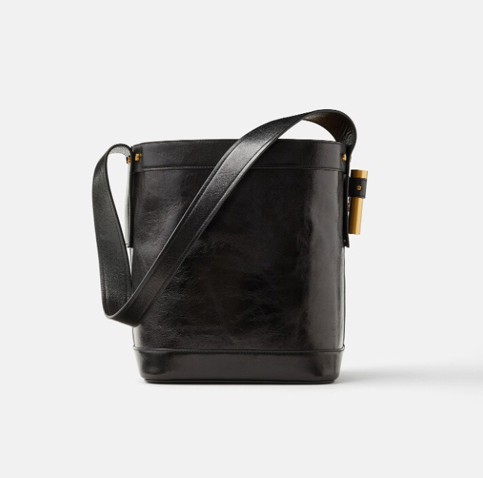 VERSACE范思哲2026全新PIVOT水桶包优雅上市 重塑经典诠释意式奢美图片4 VERSACE范思哲2026全新PIVOT水桶包优雅上市 重塑经典诠释意式奢美图片4