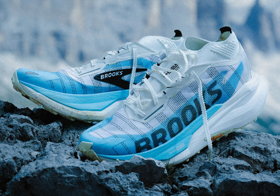 布鲁克斯发布新款蓝白配色Cascadia山岩Elite越野跑鞋