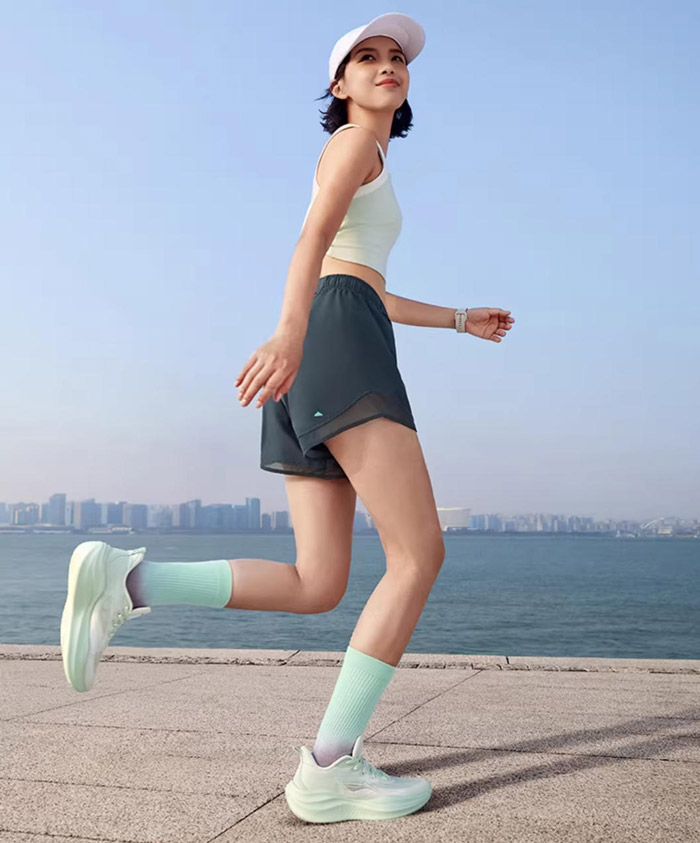 爆款跑鞋：李宁2026女款凌波2跑鞋深度评测图片5