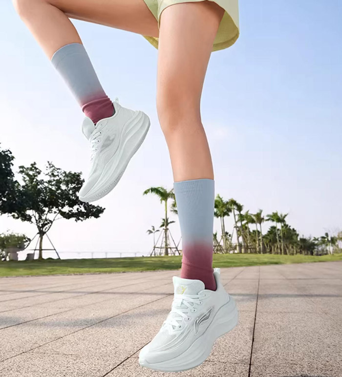 爆款跑鞋：李宁2026女款凌波2跑鞋深度评测图片8