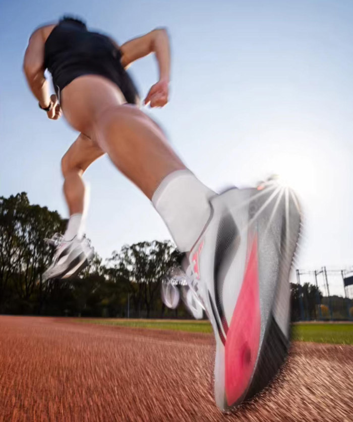 爆款跑鞋：李宁2026新款追风PRO2碳板跑鞋评测图片6