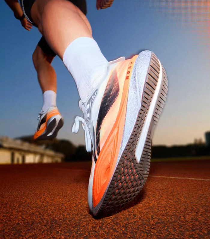 爆款跑鞋：李宁2026新款追风PRO2碳板跑鞋评测图片3