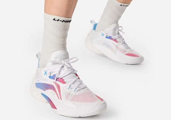 爆款篮球鞋：李宁闪击10篮球鞋评测