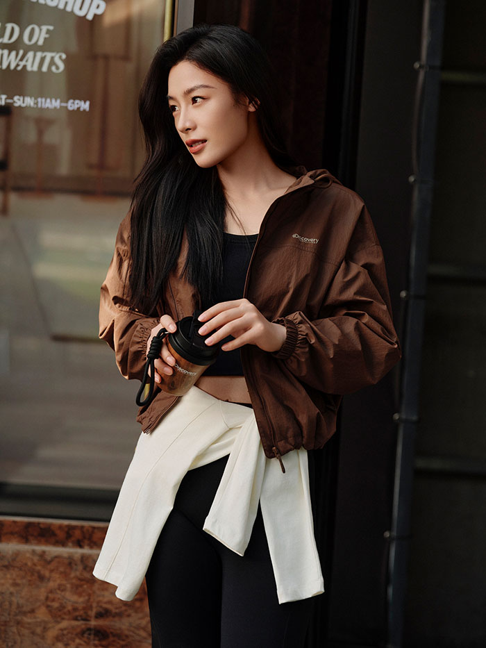 陈丽君升任Discovery Expedition品牌代言人 穿柔壳出镜广告大片图片1