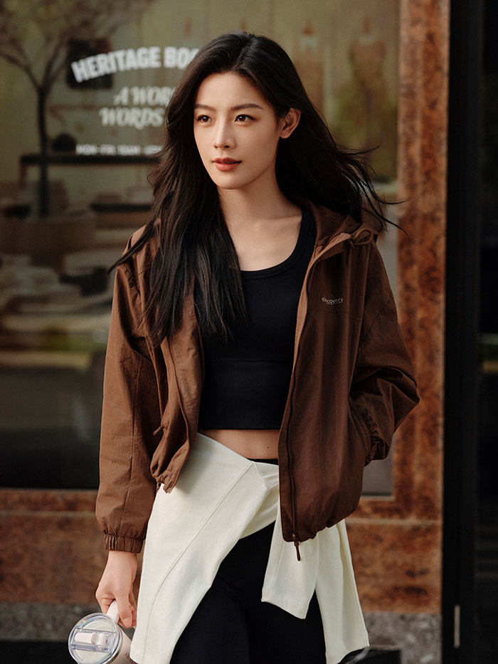 陈丽君升任Discovery Expedition品牌代言人 穿柔壳出镜广告大片图片3