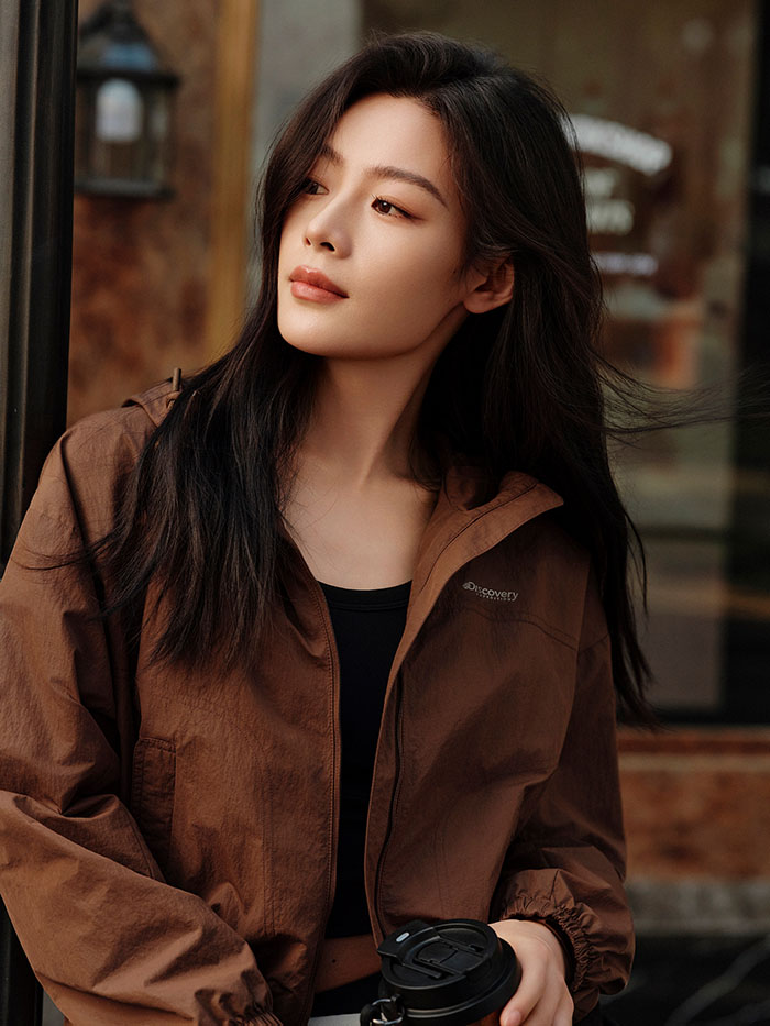 陈丽君升任Discovery Expedition品牌代言人 穿柔壳出镜广告大片图片2