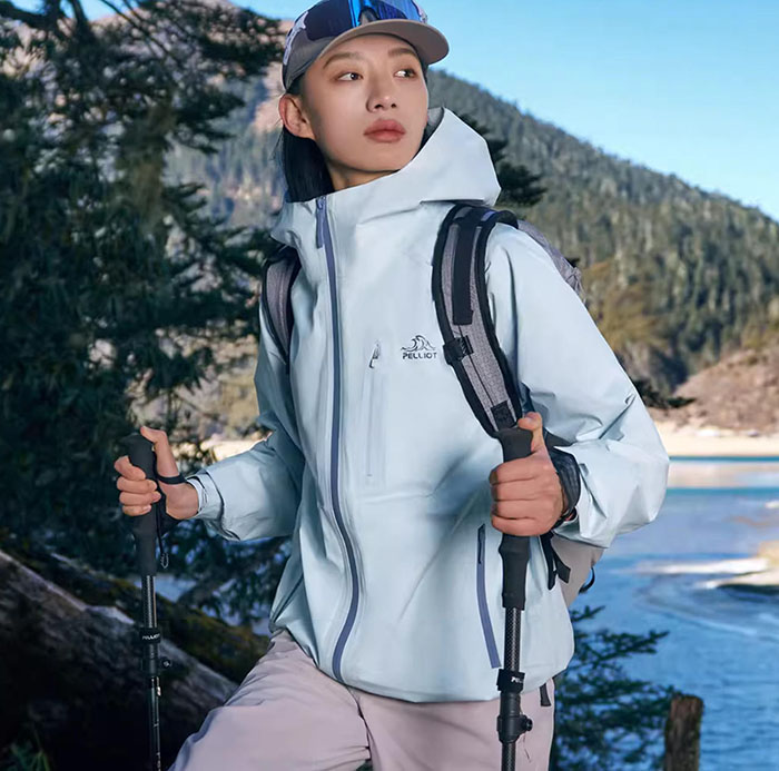 赵露思同款冰岛蓝！伯希和云壳冲锋衣解锁甜飒穿搭新体验图片4