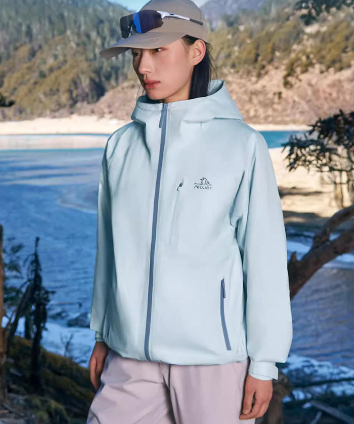 赵露思同款冰岛蓝！伯希和云壳冲锋衣解锁甜飒穿搭新体验图片6