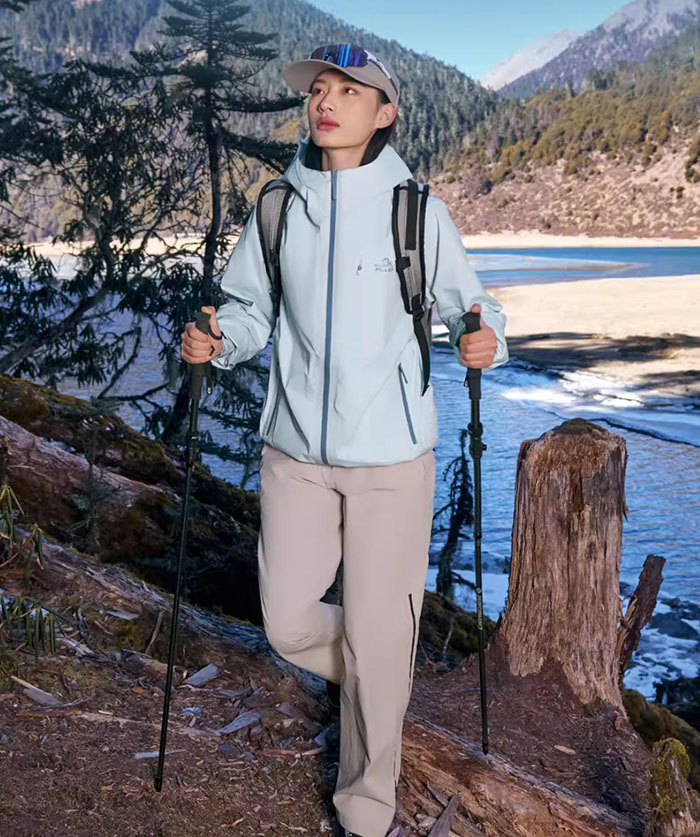 赵露思同款冰岛蓝！伯希和云壳冲锋衣解锁甜飒穿搭新体验图片2