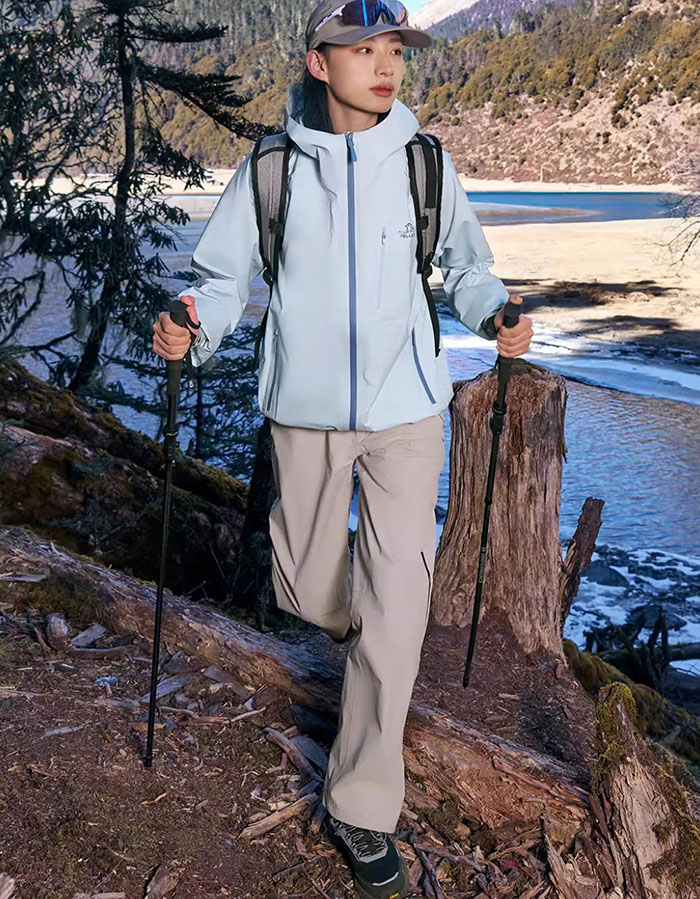 赵露思同款冰岛蓝！伯希和云壳冲锋衣解锁甜飒穿搭新体验图片3