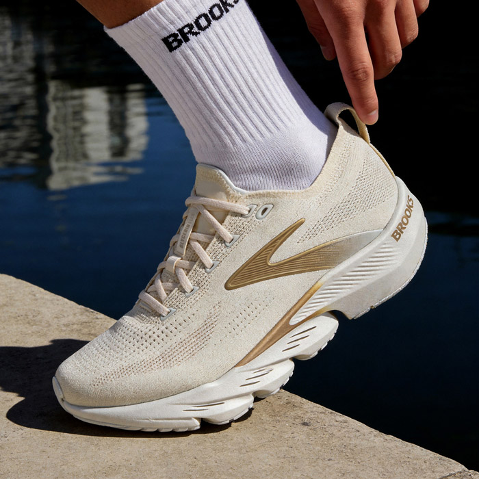 布鲁克斯2026全新椰奶色Glycerin甘油Flex跑鞋优雅登场图片2